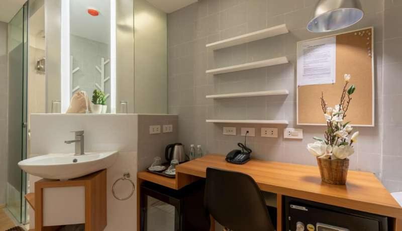 Selah Pods Hotel Manila Pasay Eksteriør billede