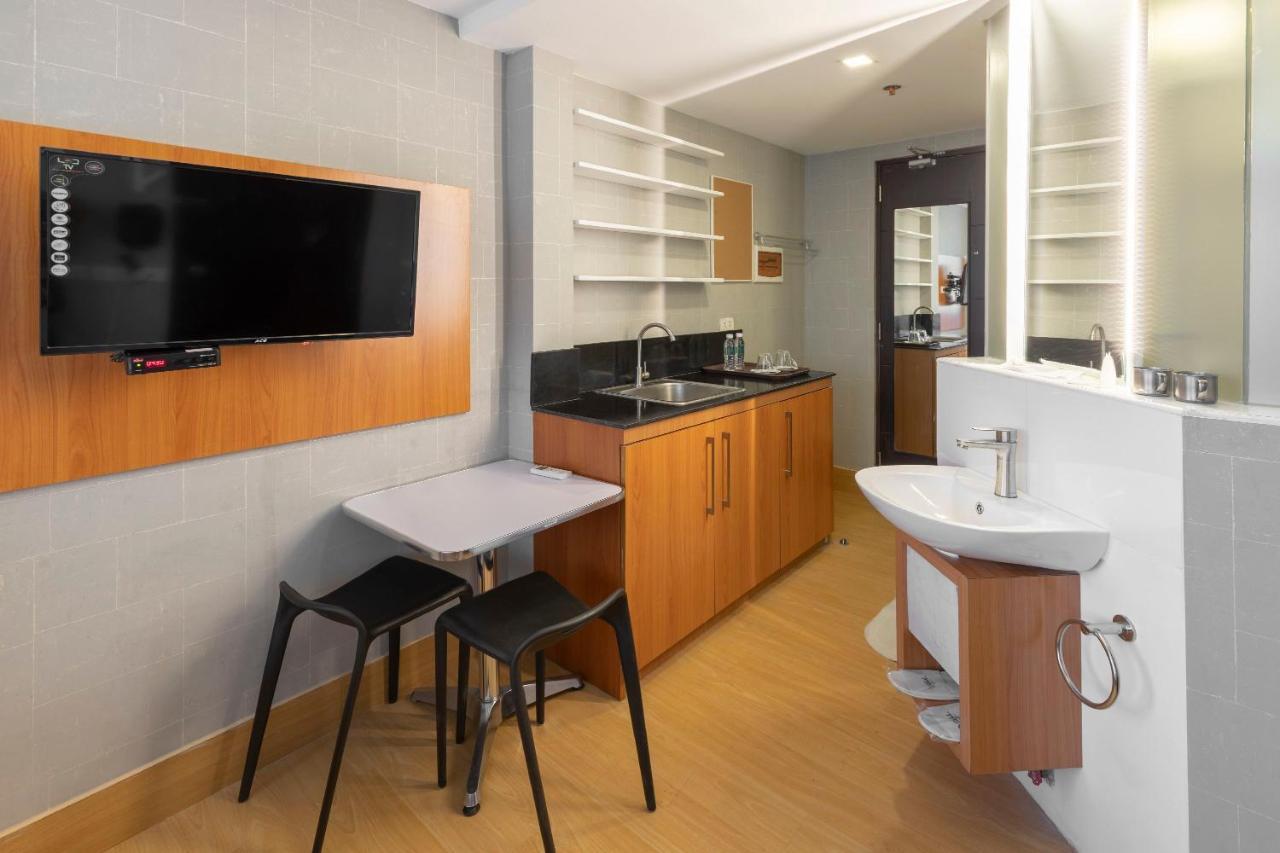 Selah Pods Hotel Manila Pasay Eksteriør billede