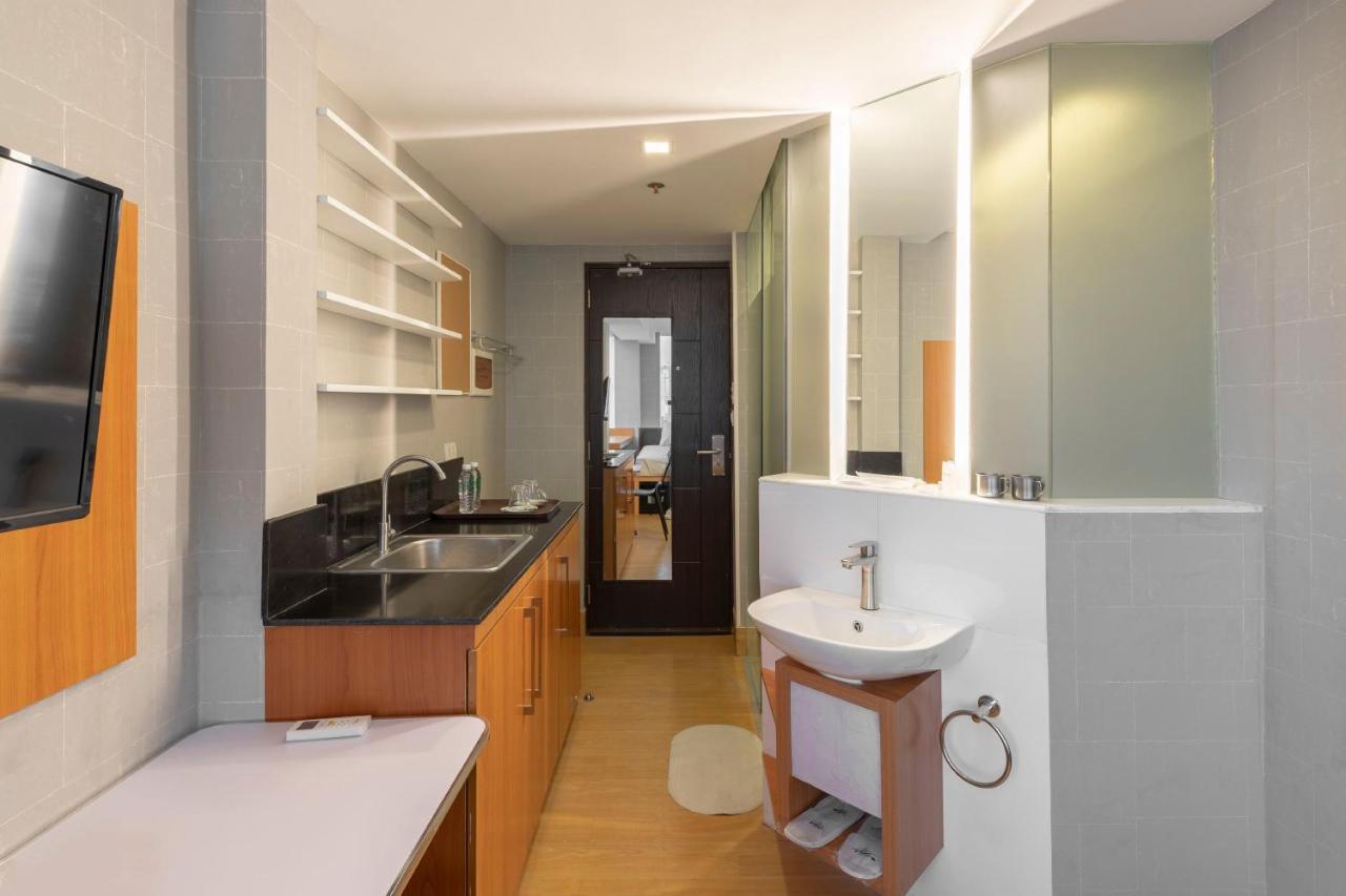 Selah Pods Hotel Manila Pasay Eksteriør billede