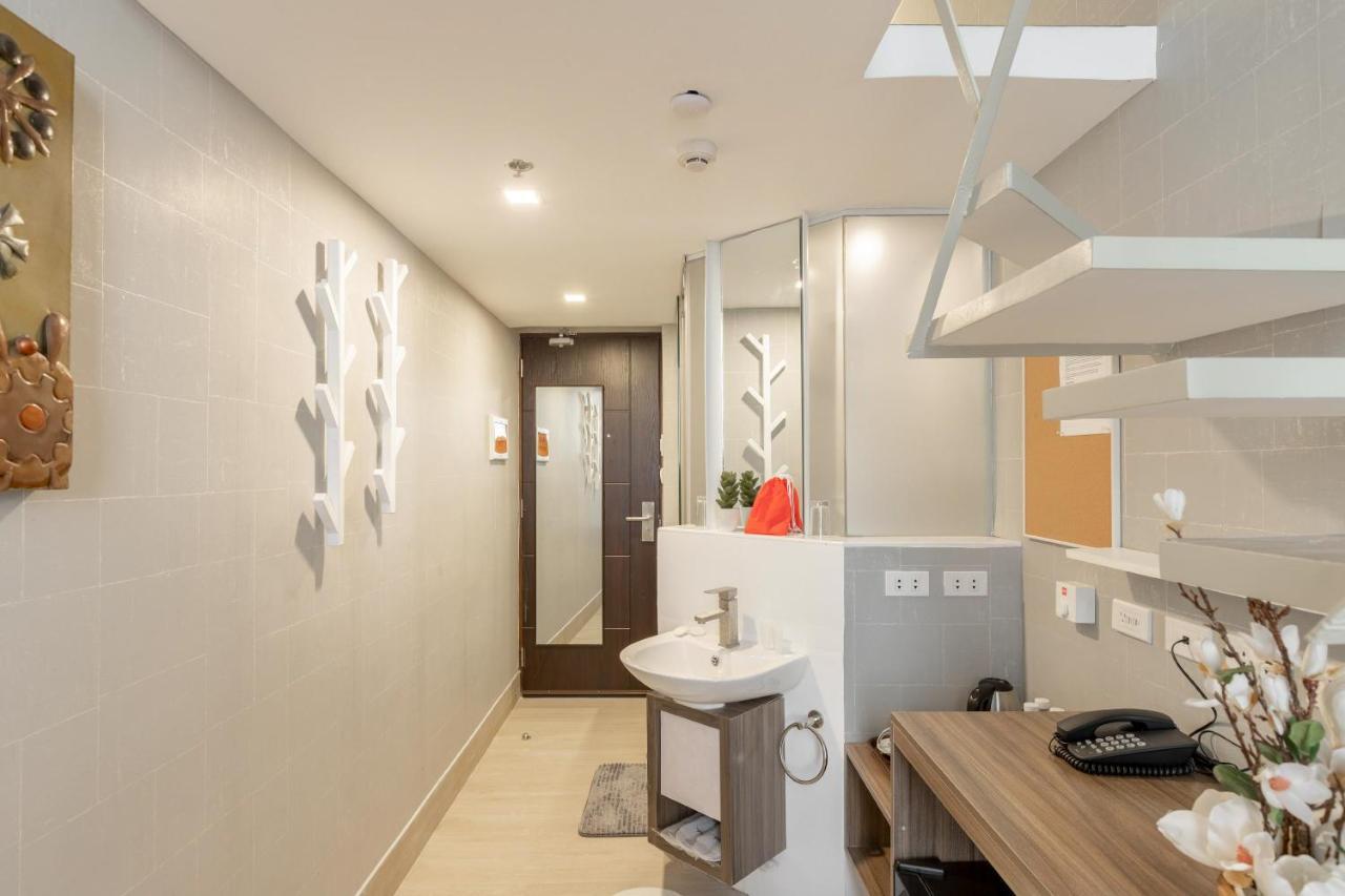 Selah Pods Hotel Manila Pasay Eksteriør billede