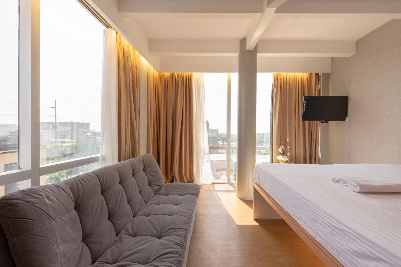 Selah Pods Hotel Manila Pasay Eksteriør billede