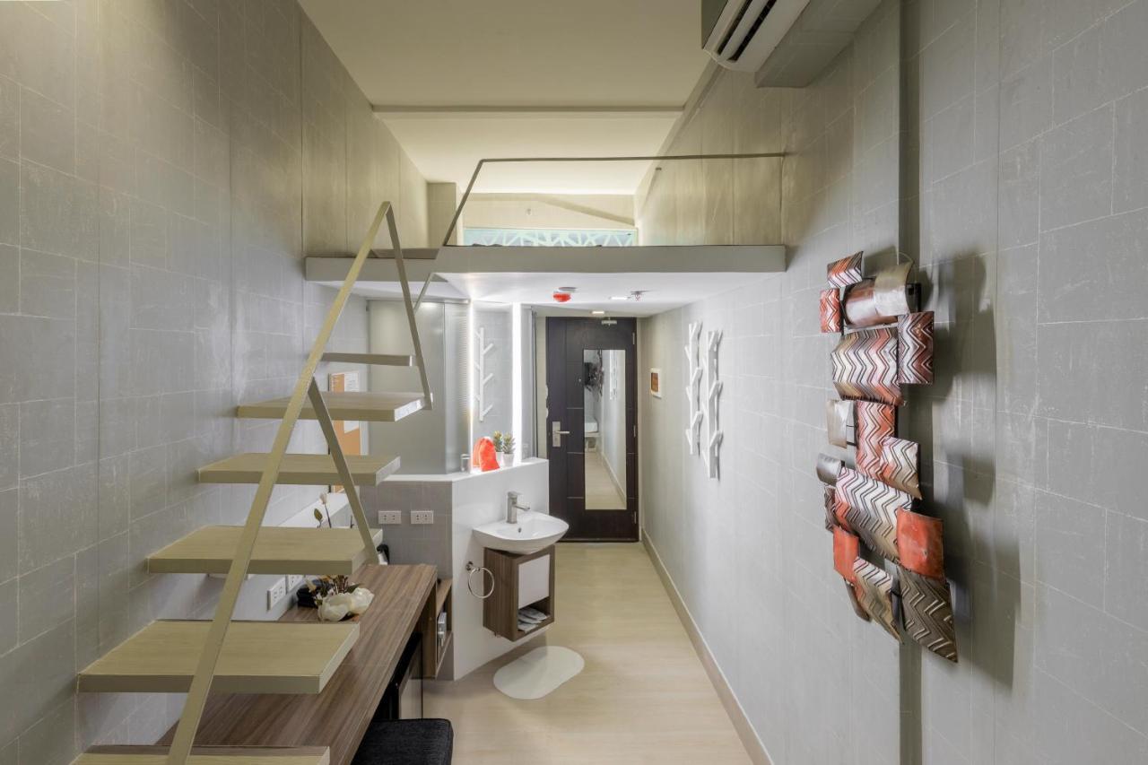 Selah Pods Hotel Manila Pasay Eksteriør billede