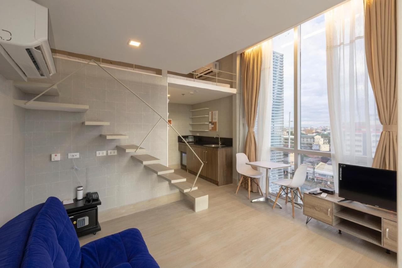 Selah Pods Hotel Manila Pasay Eksteriør billede