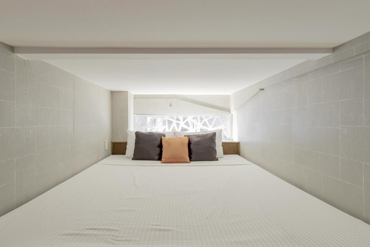 Selah Pods Hotel Manila Pasay Eksteriør billede